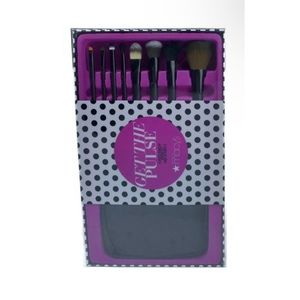 NIB $39 MSRP Macy's Get the Pulse 8pc Brush Set w/case